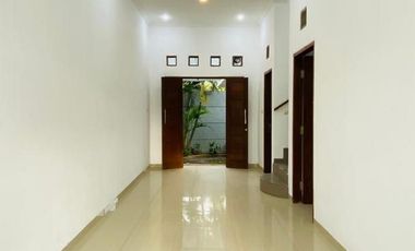 Rumah Minimalis 2 Lantai Disewakan, di Mahendradatta, Denpasar Area