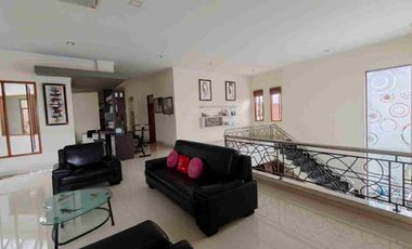Rumah Mewah Full Furnished Baturan Colomadu Karanganyar