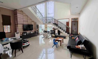 Rumah Mewah Full Furnished Baturan Colomadu Karanganyar