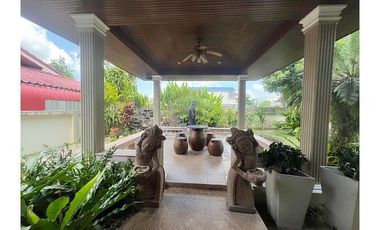 Luxurious Single House, shady Garden In the middle of NST