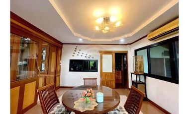 Luxurious Single House, shady Garden In the middle of NST