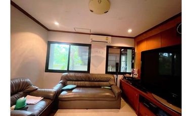 Luxurious Single House, shady Garden In the middle of NST