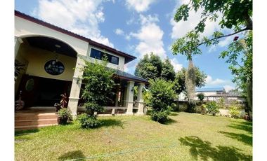 Luxurious Single House, shady Garden In the middle of NST