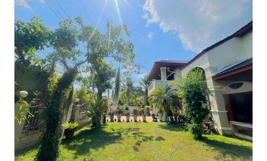 Luxurious Single House, shady Garden In the middle of NST