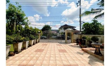 Luxurious Single House, shady Garden In the middle of NST