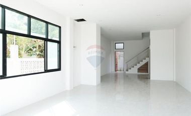 Modern 2 BR townhouse in Khanom, NST