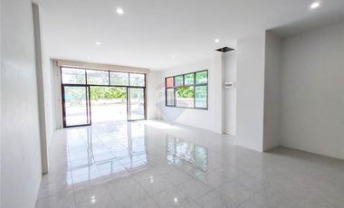 Modern 2 BR townhouse in Khanom, NST