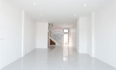 Modern 2 BR townhouse in Khanom, NST