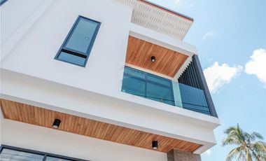 Modern 2 BR townhouse in Khanom, NST
