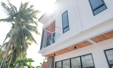 Modern 2 BR townhouse in Khanom, NST