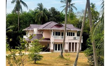 Big beautiful single House in large piece of Land 2-3-10 Rai in Khanom