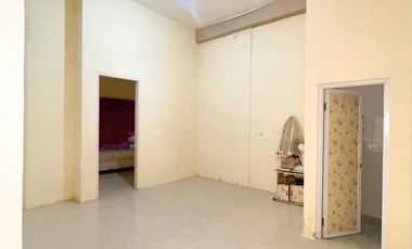 House in the Royal complex near Sunsetland