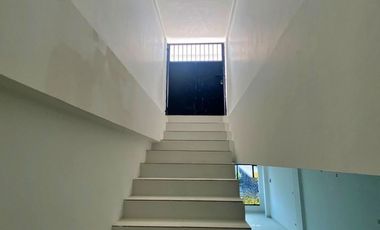 Ruko 3,5 Lantai Lokasi Sangat Strategis di Alternatif Cibubur