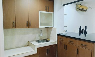 DISEWAKAN RUMAH SEMI FURNISH STRATEGIS DI LIPPO KARAWACI UTARA