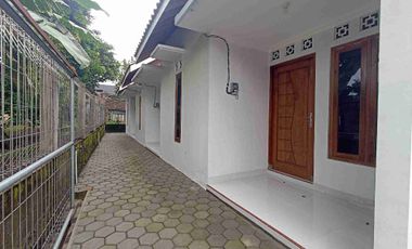 Disewakan Rumah Minimalis Modern Baru  Ideal untuk Keluarga Muda/ mahasiswa Desain Bersih, Harga Terbaik!