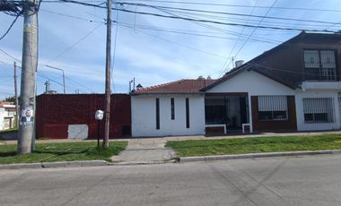 Casa en venta 6 ambientes Moron
