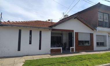 Casa en venta 6 ambientes Moron