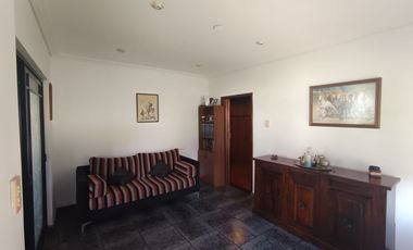 Casa en venta 6 ambientes Moron