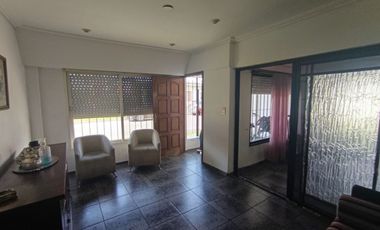 Casa en venta 6 ambientes Moron