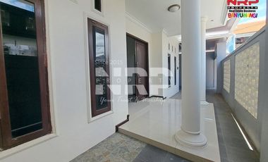 Disewakan Rumah 2 Lantai Full Furniture - Banyuwangi Kota