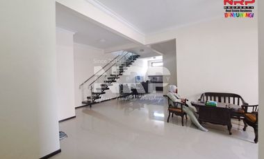 Disewakan Rumah 2 Lantai Full Furniture - Banyuwangi Kota
