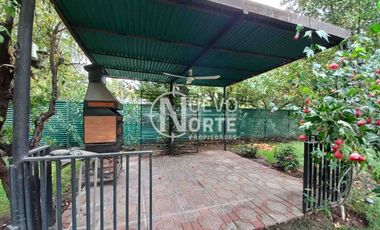 SE ARRIENDA ACOGEDORA CASA CON JARDIN Y PISCINA