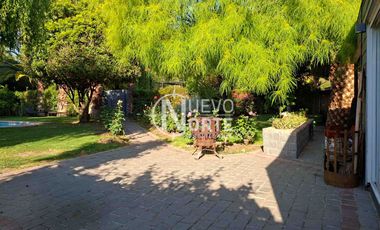 SE ARRIENDA ACOGEDORA CASA CON JARDIN Y PISCINA