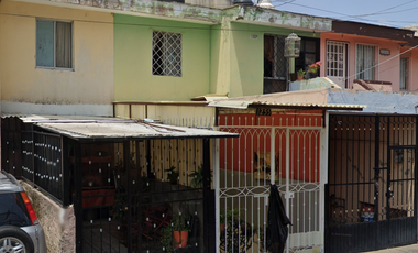 Casa economica en venta en Amado Camarena 1255, Beatriz Hernández, Guadalajara, Jal. (remate bancario).