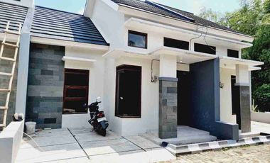 Rumah Baru Gress Cantik Ready Unit dekat Jalan Utama Arah Bandara dan Embarkasi Haji Donohudan
