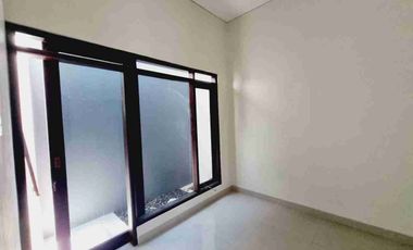 Rumah Baru Gress Cantik Ready Unit dekat Jalan Utama Arah Bandara dan Embarkasi Haji Donohudan