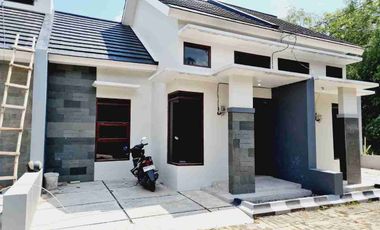 Rumah Baru Gress Cantik Ready Unit dekat Jalan Utama Arah Bandara dan Embarkasi Haji Donohudan
