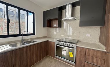 CASA NUEVA EN RENTA, LOMBARDIA, ZONA NORTE DE LA CD DE LEÓN, GTO. CERCA DEL CC PUERTA BAJÍO