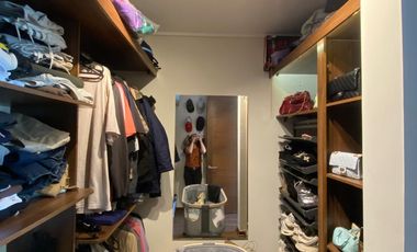 ARRIENDO CASA MEDITERRÁNEA EN EXCLUSIVO CONDOMINIO DE CHICUREO, 4D + 3B + P. SERVICIO + PISCINA + TERRAZA + QUINCHO , AL LADO COLEGIO PEDREGALES