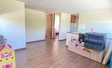 ARRIENDO CASA MEDITERRÁNEA EN EXCLUSIVO CONDOMINIO DE CHICUREO, 4D + 3B + P. SERVICIO + PISCINA + TERRAZA + QUINCHO , AL LADO COLEGIO PEDREGALES