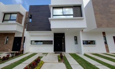 ¡HERMOSA CASA EN RESIDENCIAL VITALA, CANCÚN!