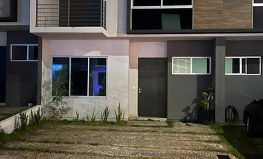 Linda casa CANTELLI Residencial en RENTA completamente amueblada