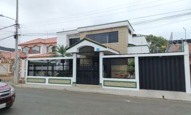 casa amplia de venta en portoviejo los mangos r/p