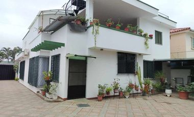 casa amplia de venta en portoviejo los mangos r/p
