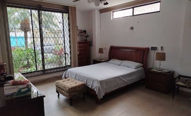 casa amplia de venta en portoviejo los mangos r/p