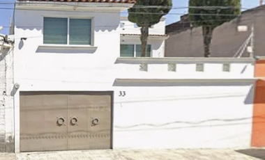 CASA EN METEPEC MUY AMPLIA, ACABADOS DE LUJO, CUENTA CON TODOS LOS SERVICIOS Y AMENIDADES.