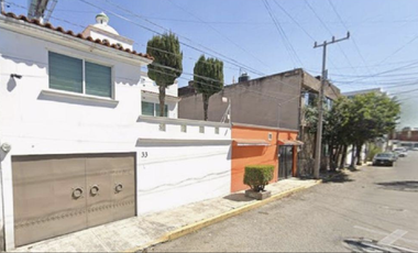 CASA EN METEPEC MUY AMPLIA, ACABADOS DE LUJO, CUENTA CON TODOS LOS SERVICIOS Y AMENIDADES.