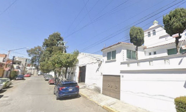 CASA EN METEPEC MUY AMPLIA, ACABADOS DE LUJO, CUENTA CON TODOS LOS SERVICIOS Y AMENIDADES.