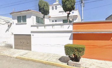 CASA EN METEPEC MUY AMPLIA, ACABADOS DE LUJO, CUENTA CON TODOS LOS SERVICIOS Y AMENIDADES.