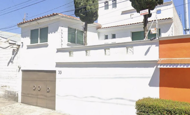 CASA EN METEPEC MUY AMPLIA, ACABADOS DE LUJO, CUENTA CON TODOS LOS SERVICIOS Y AMENIDADES.