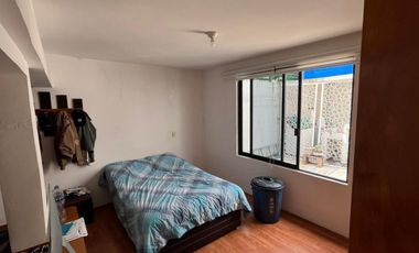 Renta Casa Para Familia Grande u Oficinas, en Calle de Acceso Controlado y Porton Electrico.