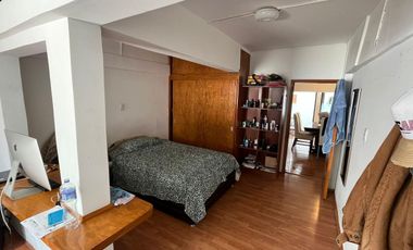 Renta Casa Para Familia Grande u Oficinas, en Calle de Acceso Controlado y Porton Electrico.