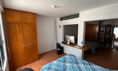 Renta Casa Para Familia Grande u Oficinas, en Calle de Acceso Controlado y Porton Electrico.