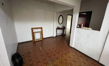 Renta Casa Para Familia Grande u Oficinas, en Calle de Acceso Controlado y Porton Electrico.