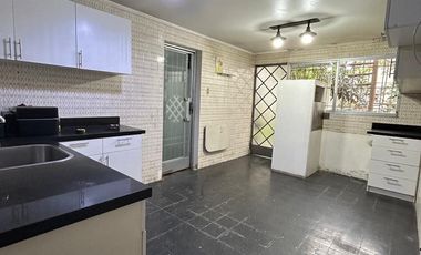 Las Gardenias Surco amplia casa en venta