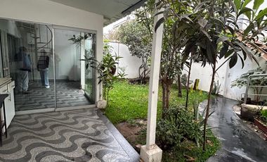 Las Gardenias Surco amplia casa en venta